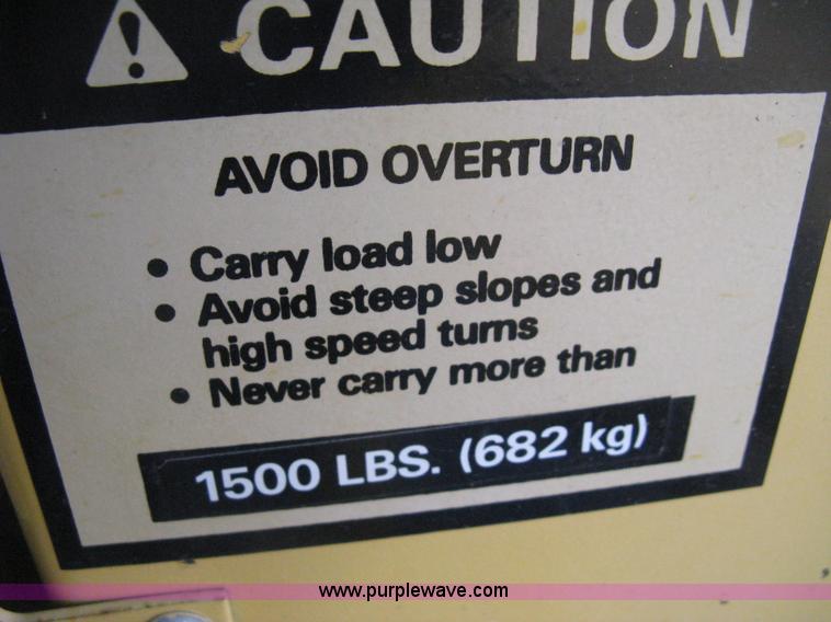 image for item H4475 1988 New Holland L553 skid steer