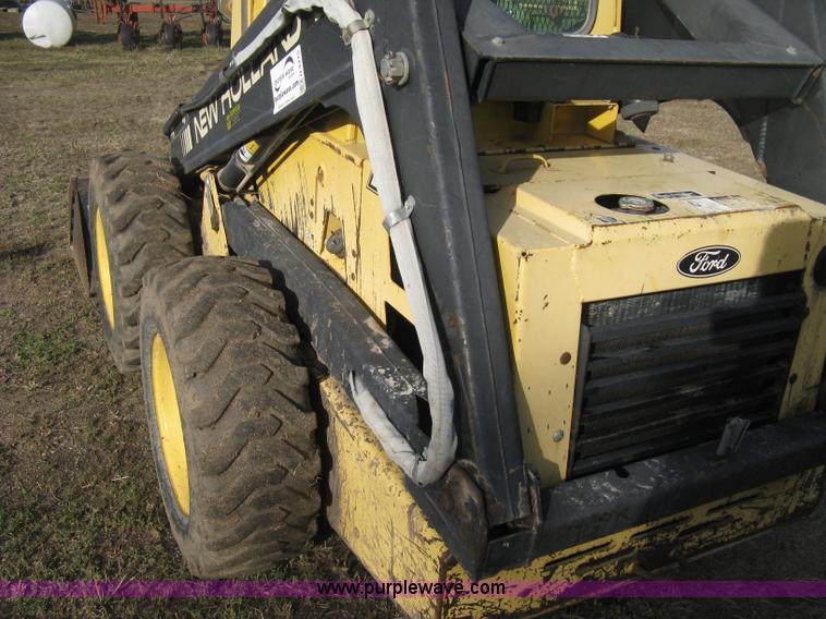 image for item H4475 1988 New Holland L553 skid steer