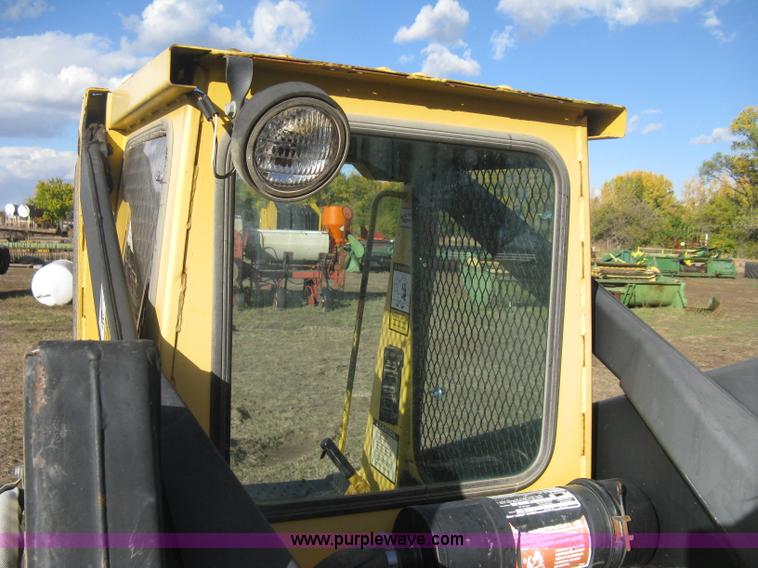 image for item H4475 1988 New Holland L553 skid steer