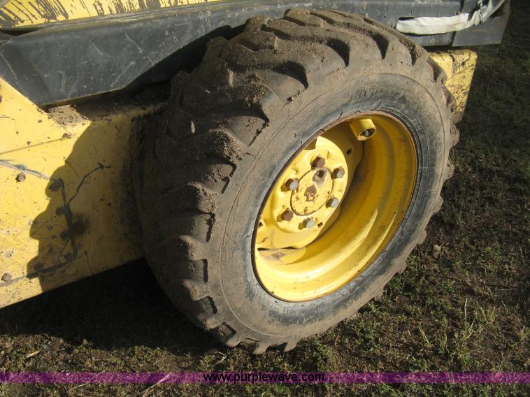 image for item H4475 1988 New Holland L553 skid steer