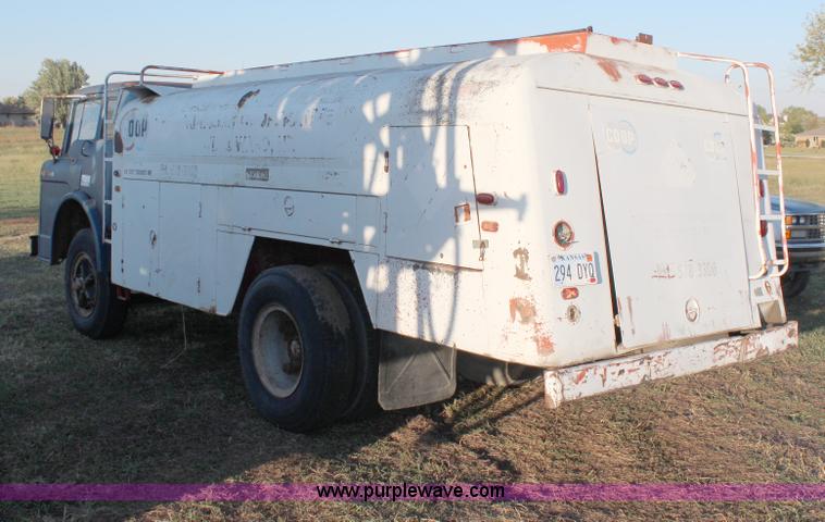 image for item H6774 1976 Ford F750 fuel truck