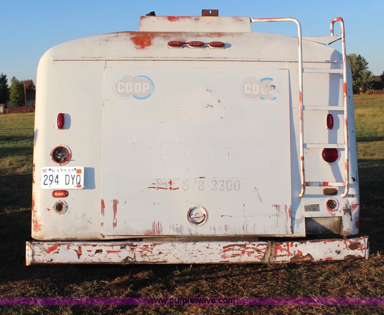 image for item H6774 1976 Ford F750 fuel truck