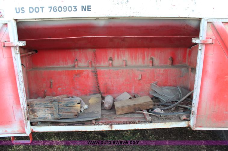 image for item H6774 1976 Ford F750 fuel truck