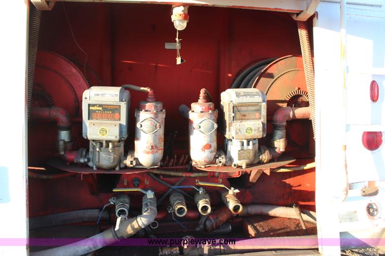 image for item H6774 1976 Ford F750 fuel truck