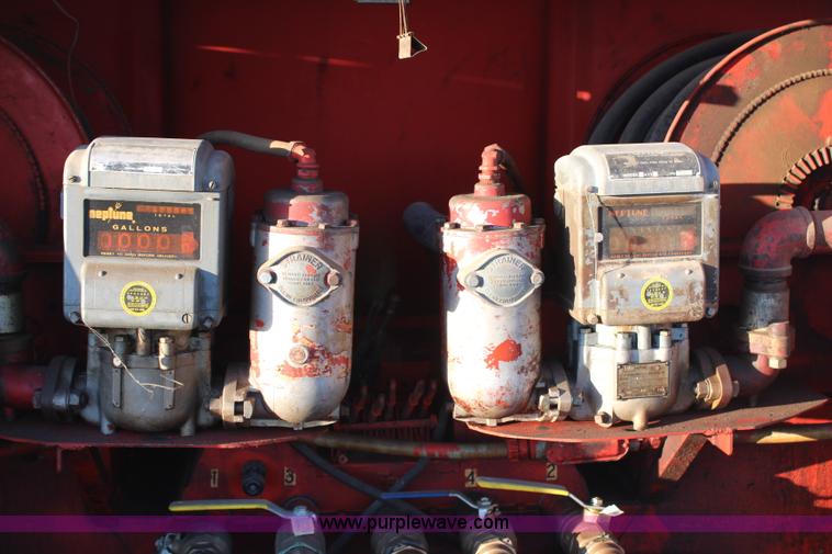 image for item H6774 1976 Ford F750 fuel truck