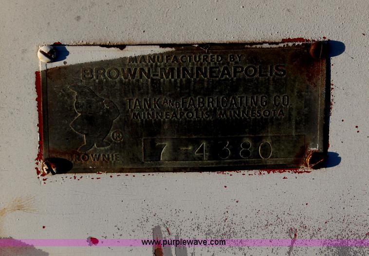 image for item H6774 1976 Ford F750 fuel truck