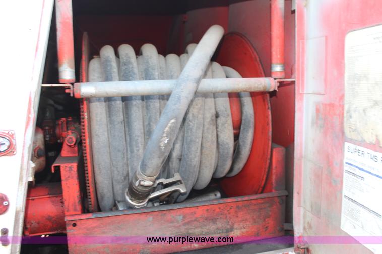 image for item H6774 1976 Ford F750 fuel truck