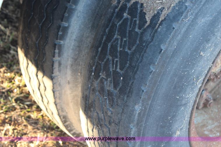 image for item H6774 1976 Ford F750 fuel truck