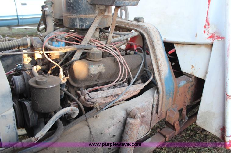 image for item H6774 1976 Ford F750 fuel truck