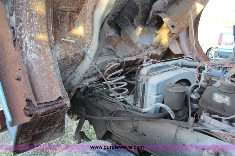 image for item H6774 1976 Ford F750 fuel truck