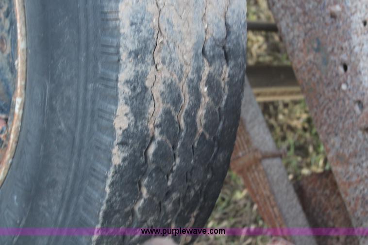 image for item H6774 1976 Ford F750 fuel truck