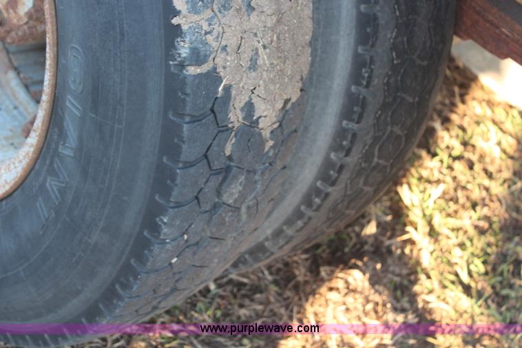 image for item H6774 1976 Ford F750 fuel truck