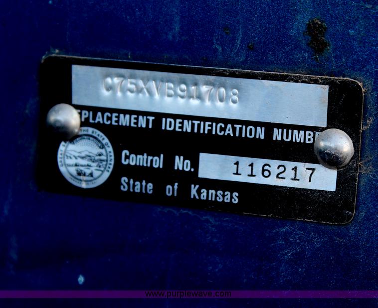 image for item H6774 1976 Ford F750 fuel truck