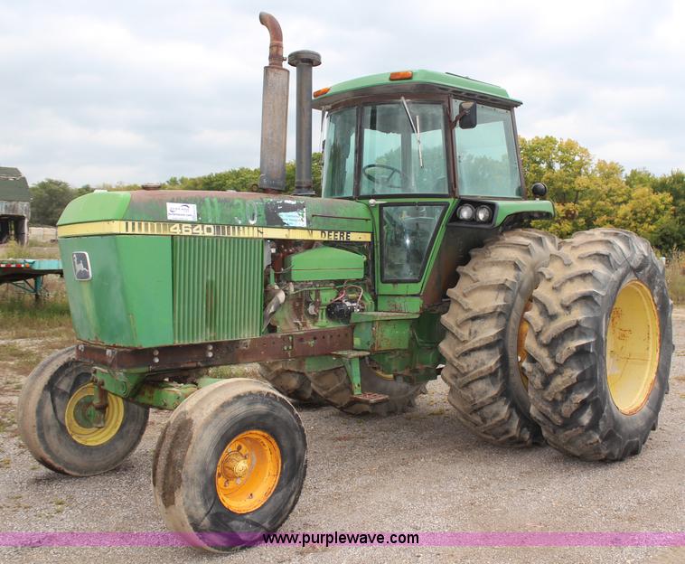 image for item H6775 1978 John Deere 4640 tractor
