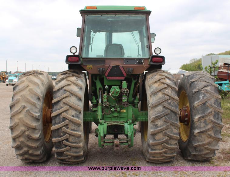 image for item H6775 1978 John Deere 4640 tractor