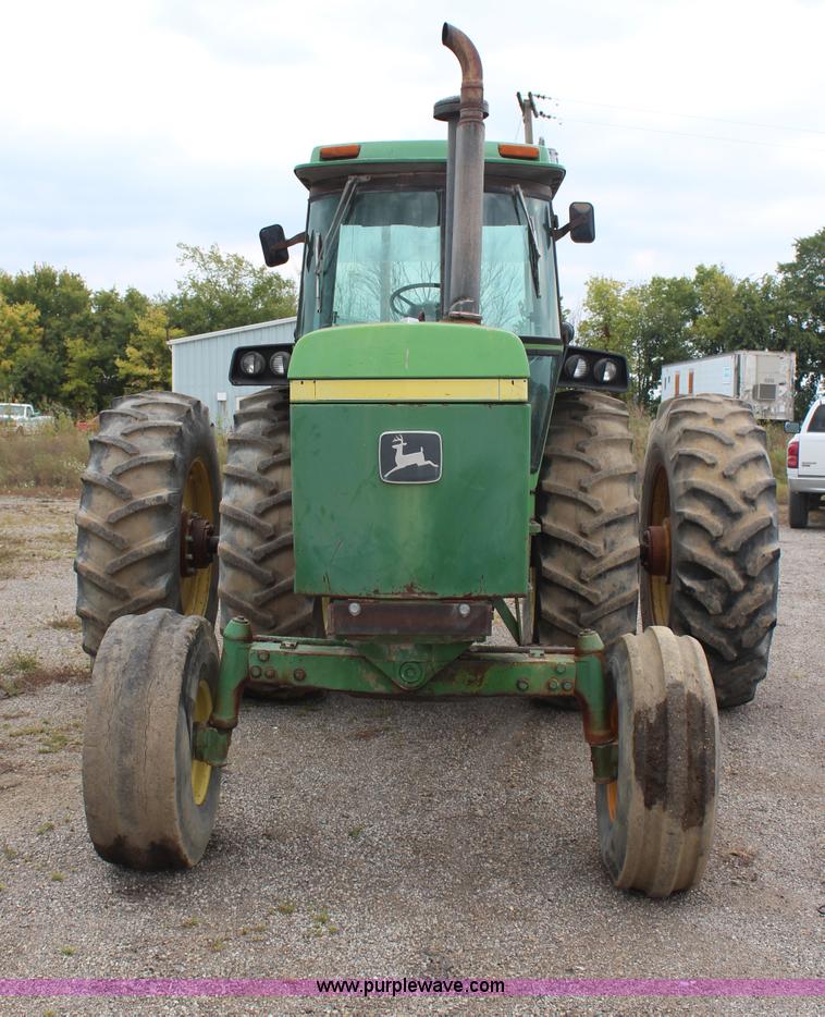 image for item H6775 1978 John Deere 4640 tractor