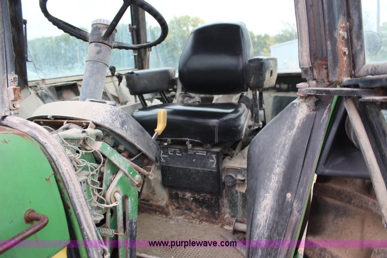 image for item H6775 1978 John Deere 4640 tractor