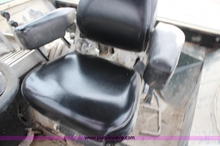 image for item H6775 1978 John Deere 4640 tractor