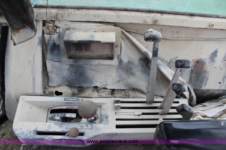 image for item H6775 1978 John Deere 4640 tractor