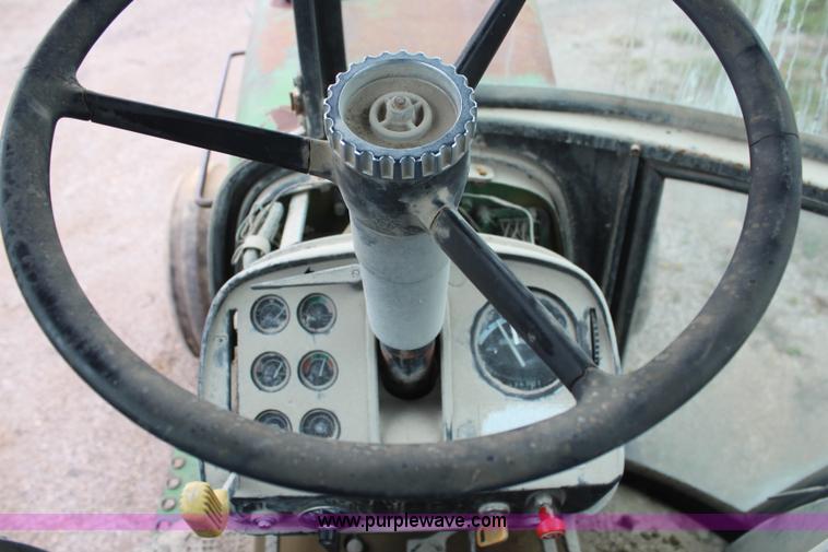 image for item H6775 1978 John Deere 4640 tractor