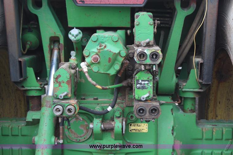 image for item H6775 1978 John Deere 4640 tractor