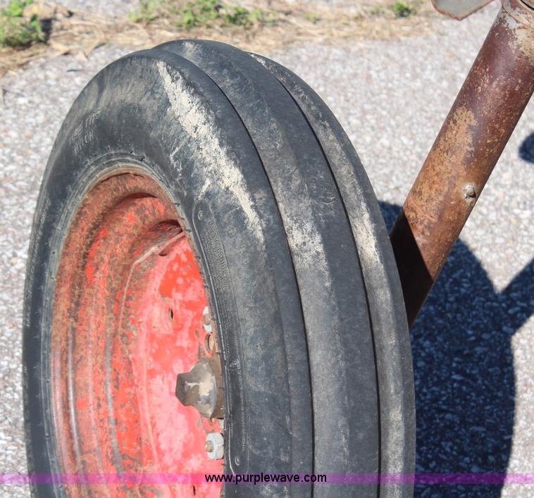 image for item H6814 1958 Massey-Ferguson 65 tractor