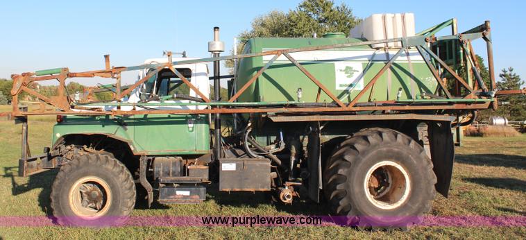 image for item H6876 1988 International 1954 Easy Rider 2000C sprayer