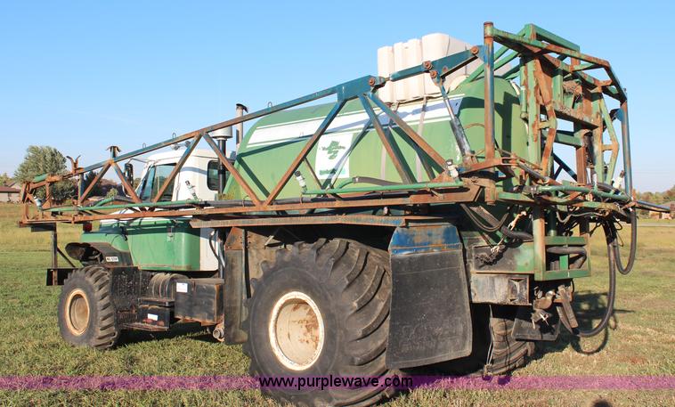 image for item H6876 1988 International 1954 Easy Rider 2000C sprayer