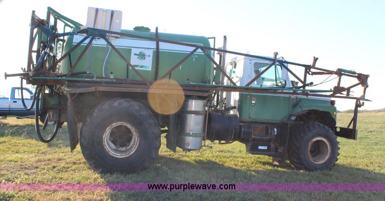 image for item H6876 1988 International 1954 Easy Rider 2000C sprayer