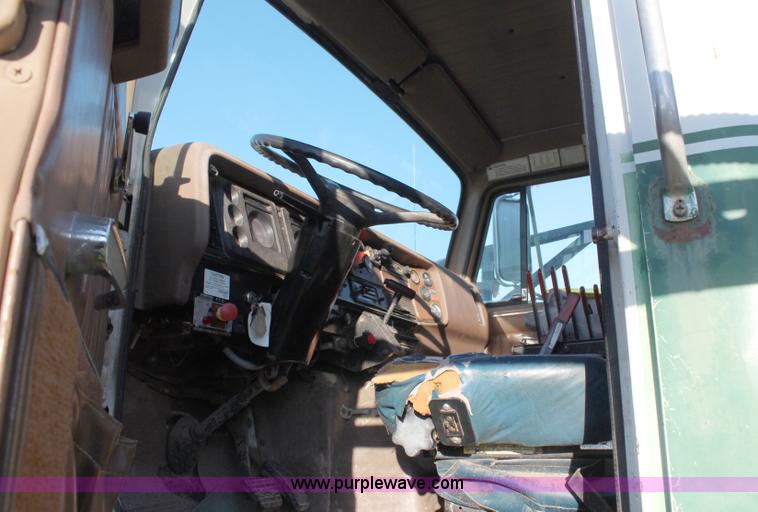 image for item H6876 1988 International 1954 Easy Rider 2000C sprayer