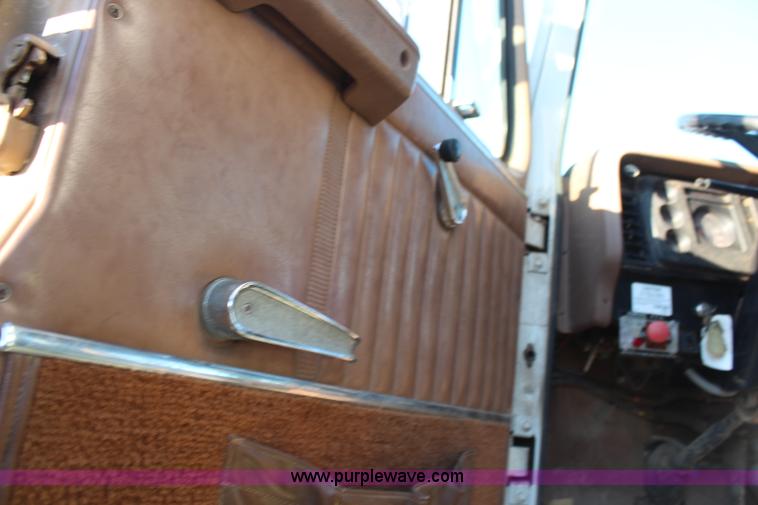 image for item H6876 1988 International 1954 Easy Rider 2000C sprayer