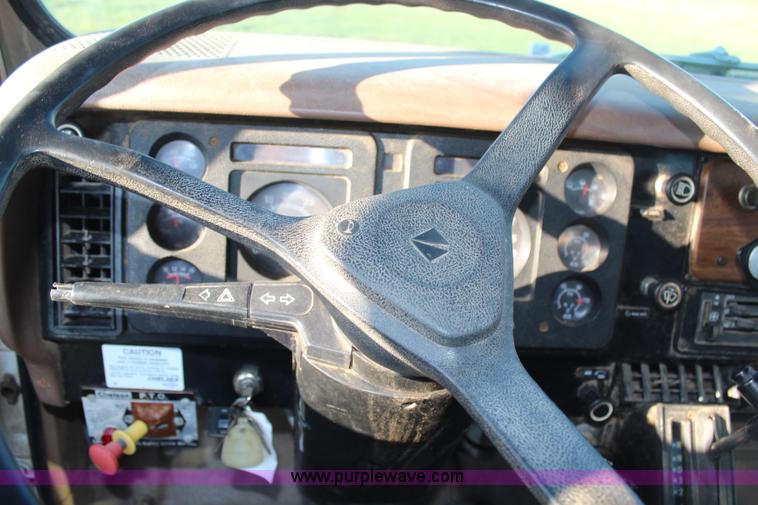 image for item H6876 1988 International 1954 Easy Rider 2000C sprayer