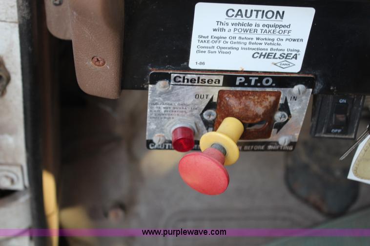 image for item H6876 1988 International 1954 Easy Rider 2000C sprayer