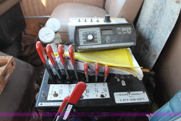 image for item H6876 1988 International 1954 Easy Rider 2000C sprayer