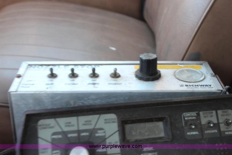 image for item H6876 1988 International 1954 Easy Rider 2000C sprayer