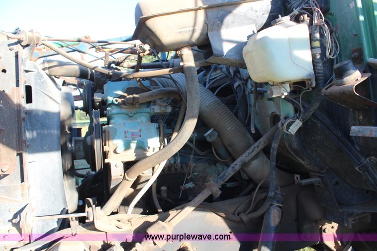 image for item H6876 1988 International 1954 Easy Rider 2000C sprayer