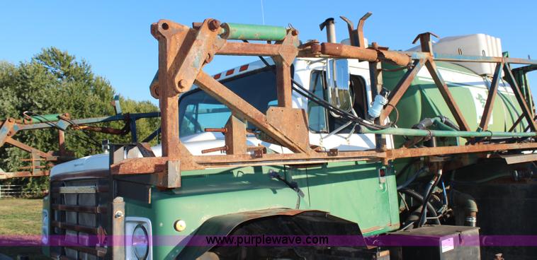 image for item H6876 1988 International 1954 Easy Rider 2000C sprayer