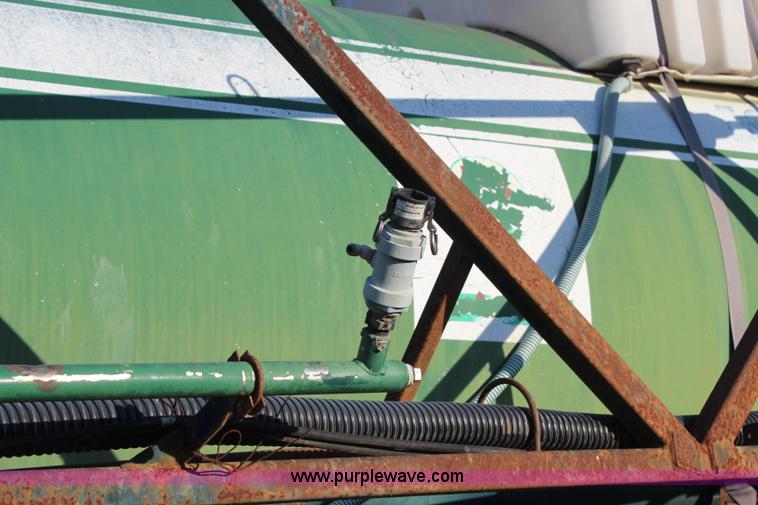 image for item H6876 1988 International 1954 Easy Rider 2000C sprayer