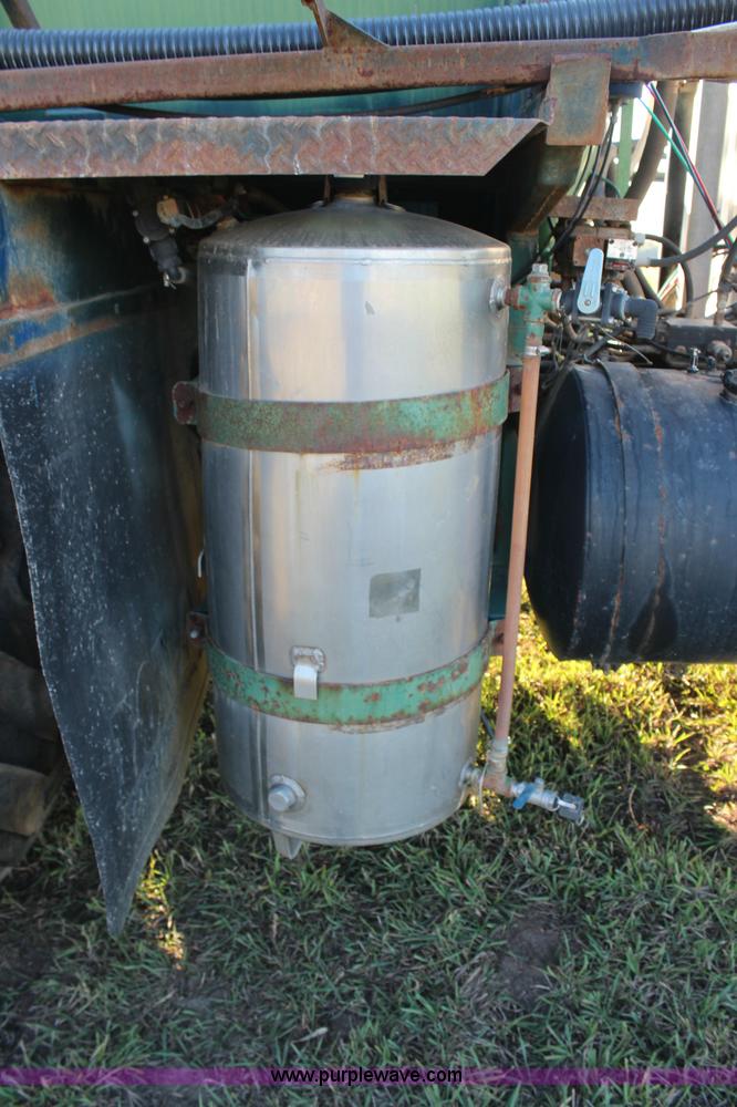 image for item H6876 1988 International 1954 Easy Rider 2000C sprayer