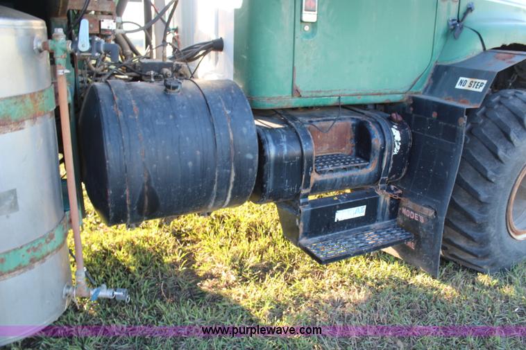 image for item H6876 1988 International 1954 Easy Rider 2000C sprayer