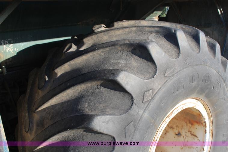 image for item H6876 1988 International 1954 Easy Rider 2000C sprayer