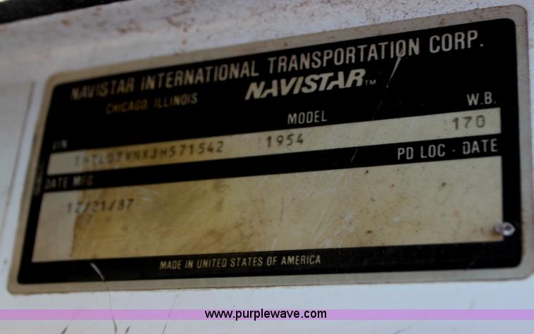 image for item H6876 1988 International 1954 Easy Rider 2000C sprayer