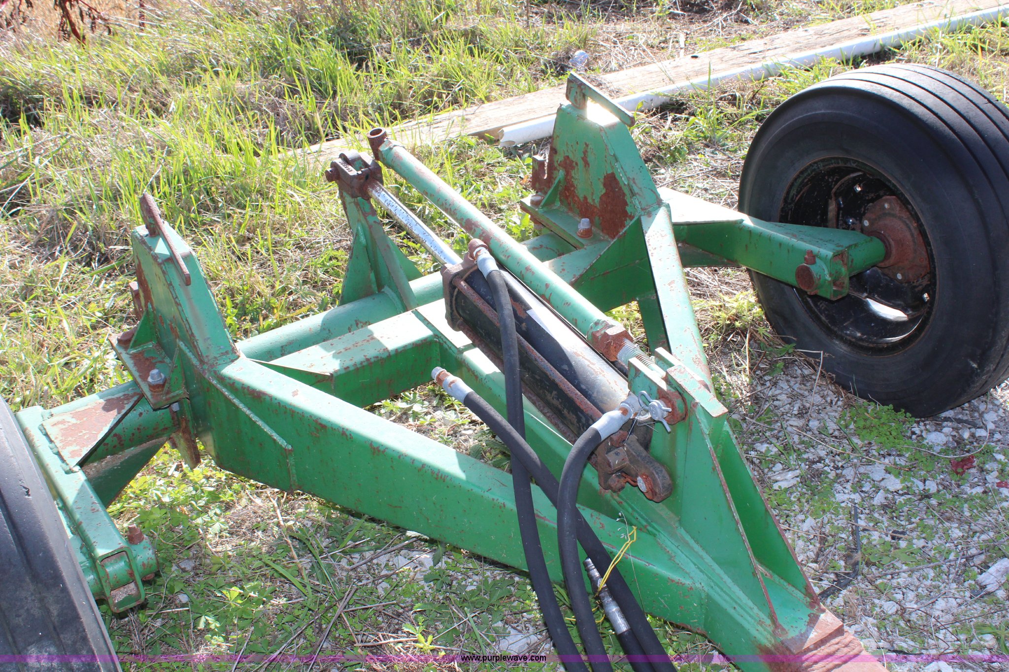 Three point implement carrier in Paola, KS Item H7983 sold Purple Wave