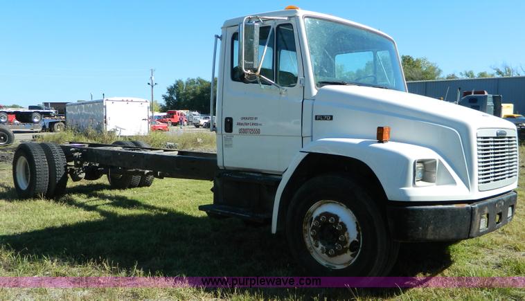 image for item AD9976 2000 Freightliner FL70 truck cab and chassis