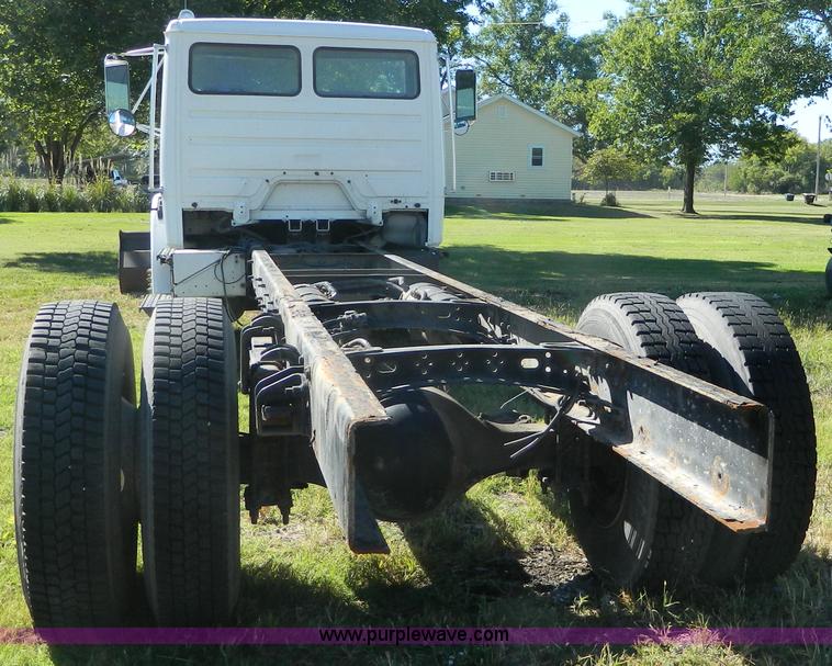 image for item AD9976 2000 Freightliner FL70 truck cab and chassis