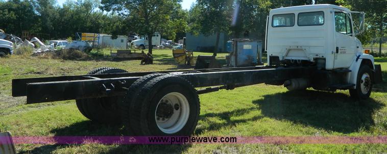image for item AD9976 2000 Freightliner FL70 truck cab and chassis