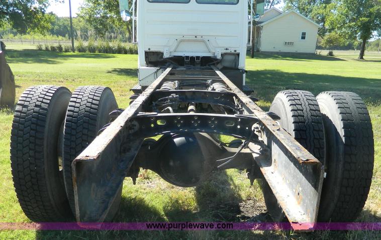 image for item AD9976 2000 Freightliner FL70 truck cab and chassis