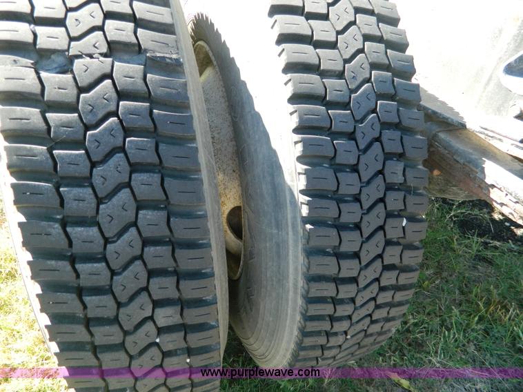 image for item AD9976 2000 Freightliner FL70 truck cab and chassis