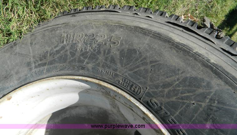 image for item AD9976 2000 Freightliner FL70 truck cab and chassis