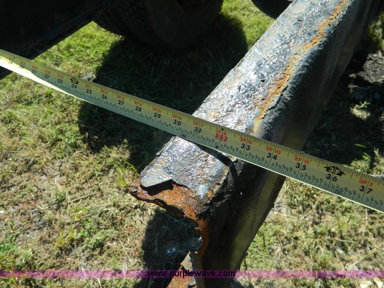 image for item AD9976 2000 Freightliner FL70 truck cab and chassis